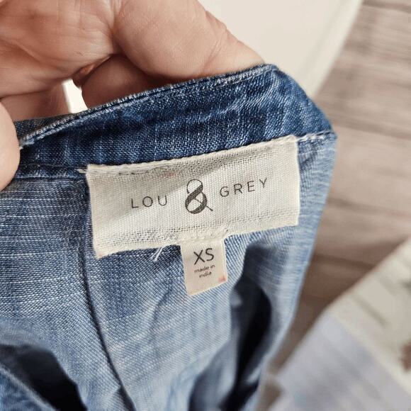 Lou & Grey Women's Split Neck Roll Tab Sleeve Chambray Top Size Extra Small - Picture 5 of 7